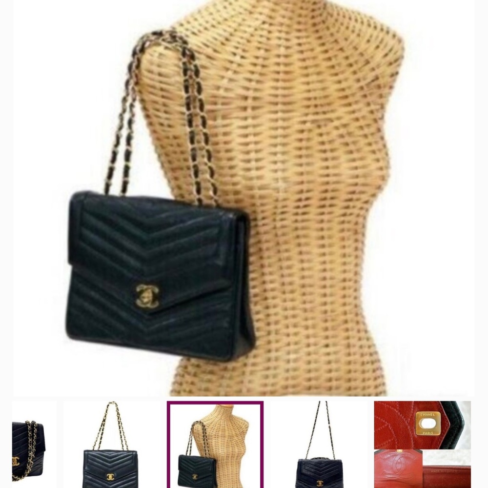 Beautiful vintage Chanel shoulder purse